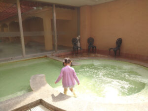 奈良健康ランドの屋内プール・屋外にある温水ジャグジー