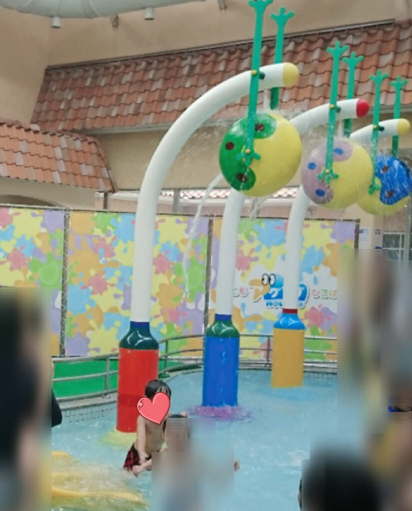 奈良健康ランドの屋内プール・子供プール『アグアグひろば』水がでてくる遊具