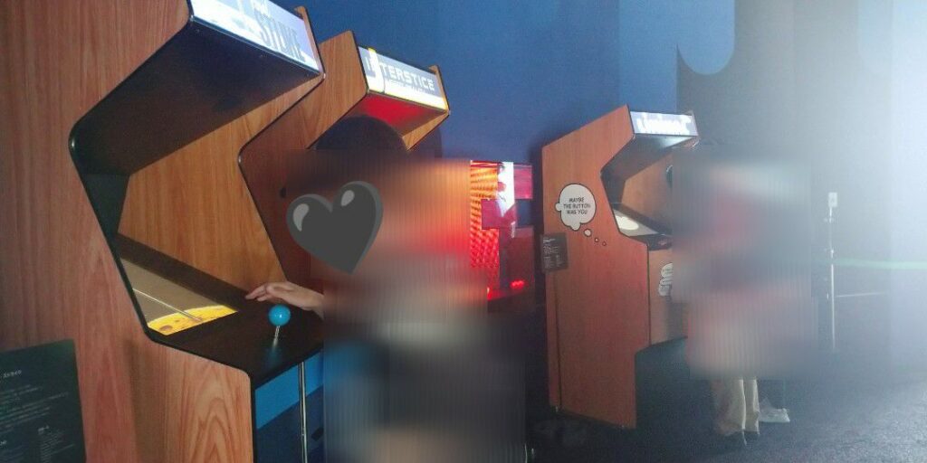 大阪・関西万博にて。よしもとwaraii miraii館の展示はゲームセンターのよう